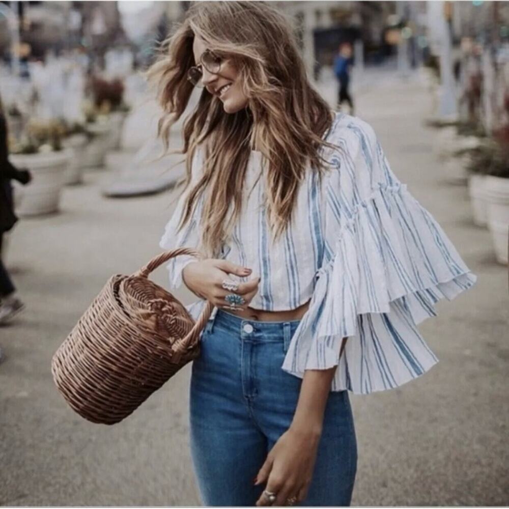 Kimchi Blue Raine blue white Striped Festival textured cotton top medium GUC